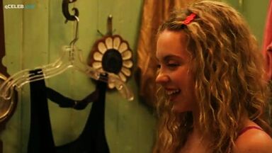 Sydney Sweeney sexy in Everything Sucks!