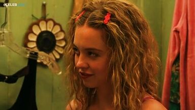 Sydney Sweeney sexy in Everything Sucks!