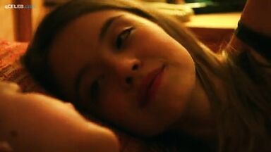 Sydney Sweeney sexy in Everything Sucks!