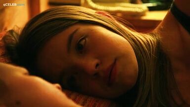 Sydney Sweeney sexy in Everything Sucks!