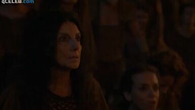 Emilia Clarke full body naked