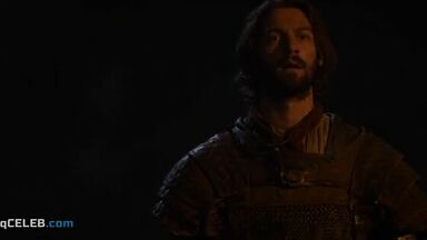 Emilia Clarke full body naked