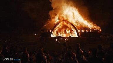 Emilia Clarke full body naked