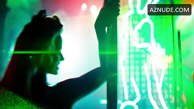 Margot Robbie erotic dance