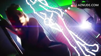 Margot Robbie erotic dance