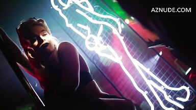 Margot Robbie erotic dance