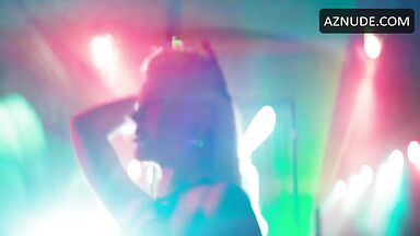 Margot Robbie erotic dance