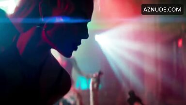 Margot Robbie erotic dance