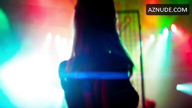 Margot Robbie erotic dance