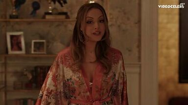 Elizabeth Gillies sexy