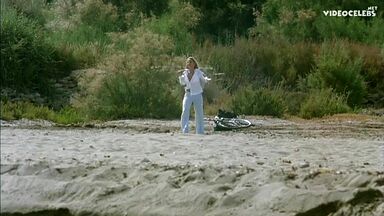 Elsa Pataky sexy in Escape