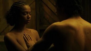 Berta Vazquez nude in Palmeras en la nieve