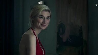 Elizabeth Debickie hot in The Burnt Orange Heresy