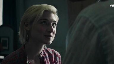 Elizabeth Debickie hot in The Burnt Orange Heresy