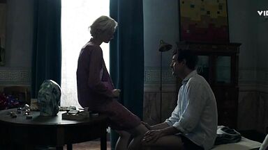 Elizabeth Debickie hot in The Burnt Orange Heresy