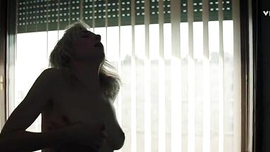 Elizabeth Debickie hot in The Burnt Orange Heresy