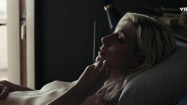 Elizabeth Debickie hot in The Burnt Orange Heresy