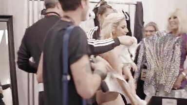 Lady Gaga shows her tits