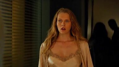 Kill Me Three Times best scenes