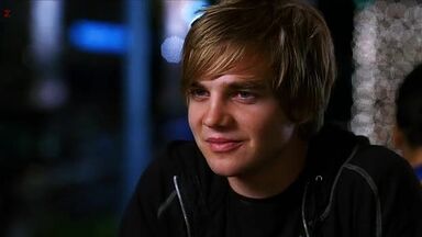 Amber Heard sexy in Hidden Palms