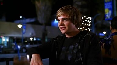 Amber Heard sexy in Hidden Palms