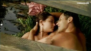 Ana de Armas sexy in El Eden Perdido