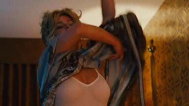 Jennifer Lawrence sex in American Hustle