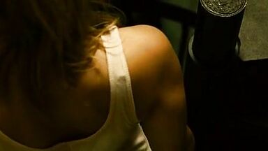 Jennifer Lawrence prisoner in House at the End of the Street