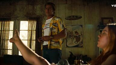 Dakota Fanning Margaret Qualley sexy moment