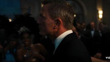 Ana de Armas and James Bond have an explosive date