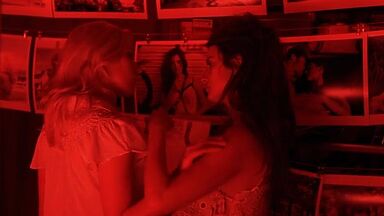 Blonde prefers both men and women