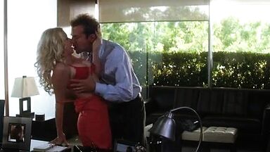 Passionate frenchkiss between Scarlett Johansson and Bradley Cooper