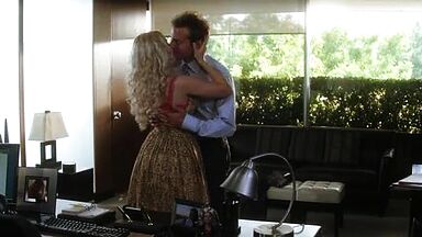 Passionate frenchkiss between Scarlett Johansson and Bradley Cooper