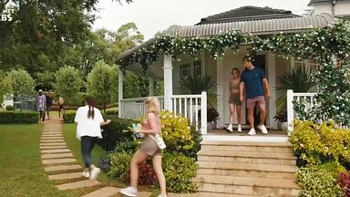 Sydney Sweeney and Glen Powell sex under the shower