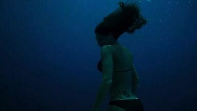 Teresa Palmer sexy in Point Break