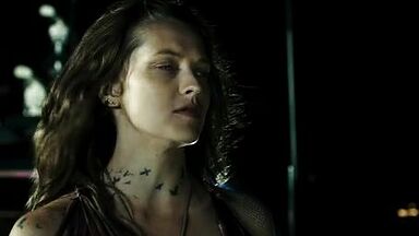 Teresa Palmer sexy in Point Break