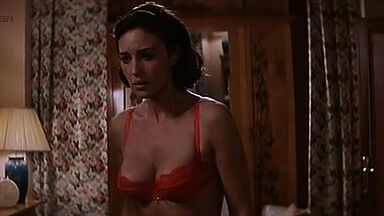 Monica Bellucci nude in L’ultimo capodanno