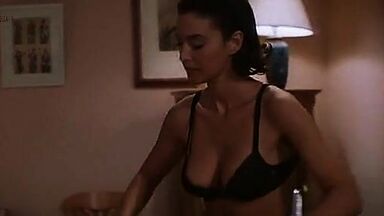 Monica Bellucci nude in L’ultimo capodanno