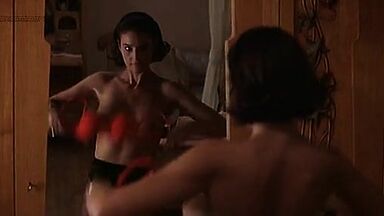 Monica Bellucci nude in L’ultimo capodanno