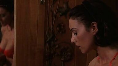 Monica Bellucci nude in L’ultimo capodanno