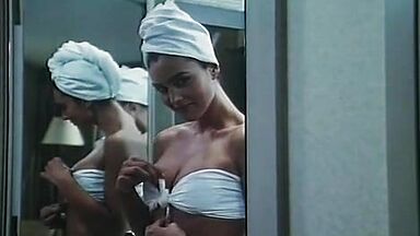 Monica Bellucci nude in Vita coi figli