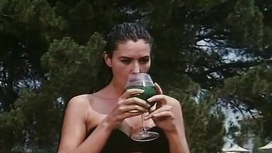 Monica Bellucci nude in Vita coi figli