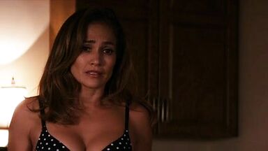 Jennifer Lopez sexy in Parker