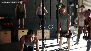 Melissa Barrera sexy in Vida