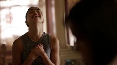 Melissa Barrera sexy in Vida