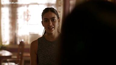 Melissa Barrera sexy in Vida