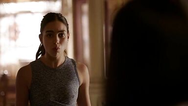 Melissa Barrera sexy in Vida