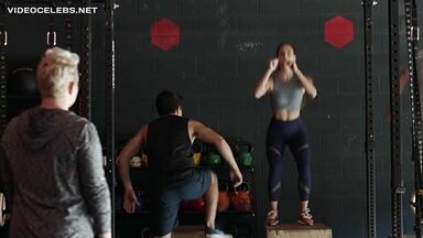 Melissa Barrera sexy in Vida