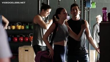 Melissa Barrera sexy in Vida