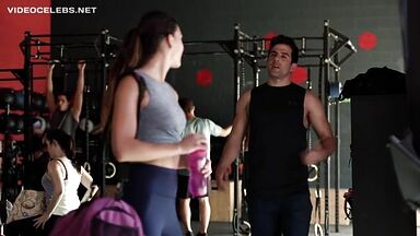 Melissa Barrera sexy in Vida